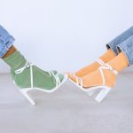 Kaus Kaki Warna Warni, Sentuhan Ceria untuk Gaya Harian yang Lebih Menarik