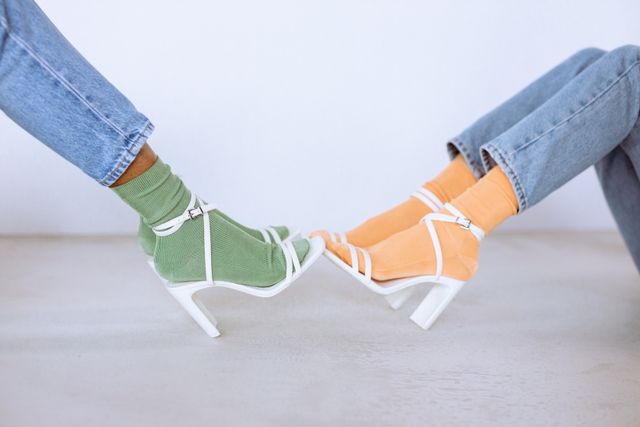 kaus kaki warna warni