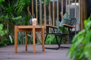 memilih meja untuk outdoor