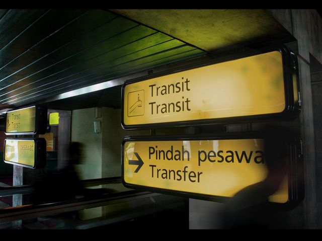 Transit di bandara